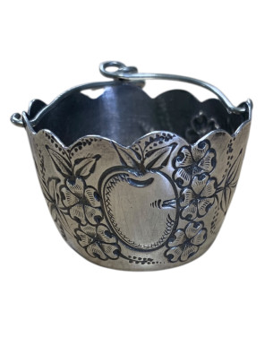 Passe thé en argent.